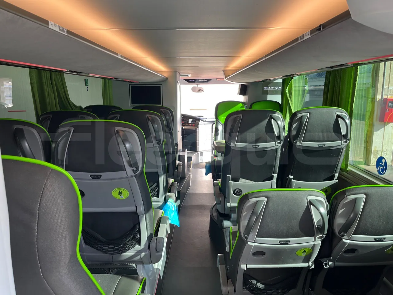 Neoplan Skyliner V6ACE - Euro6 - 375kW - 14mt - forward view middle aisle