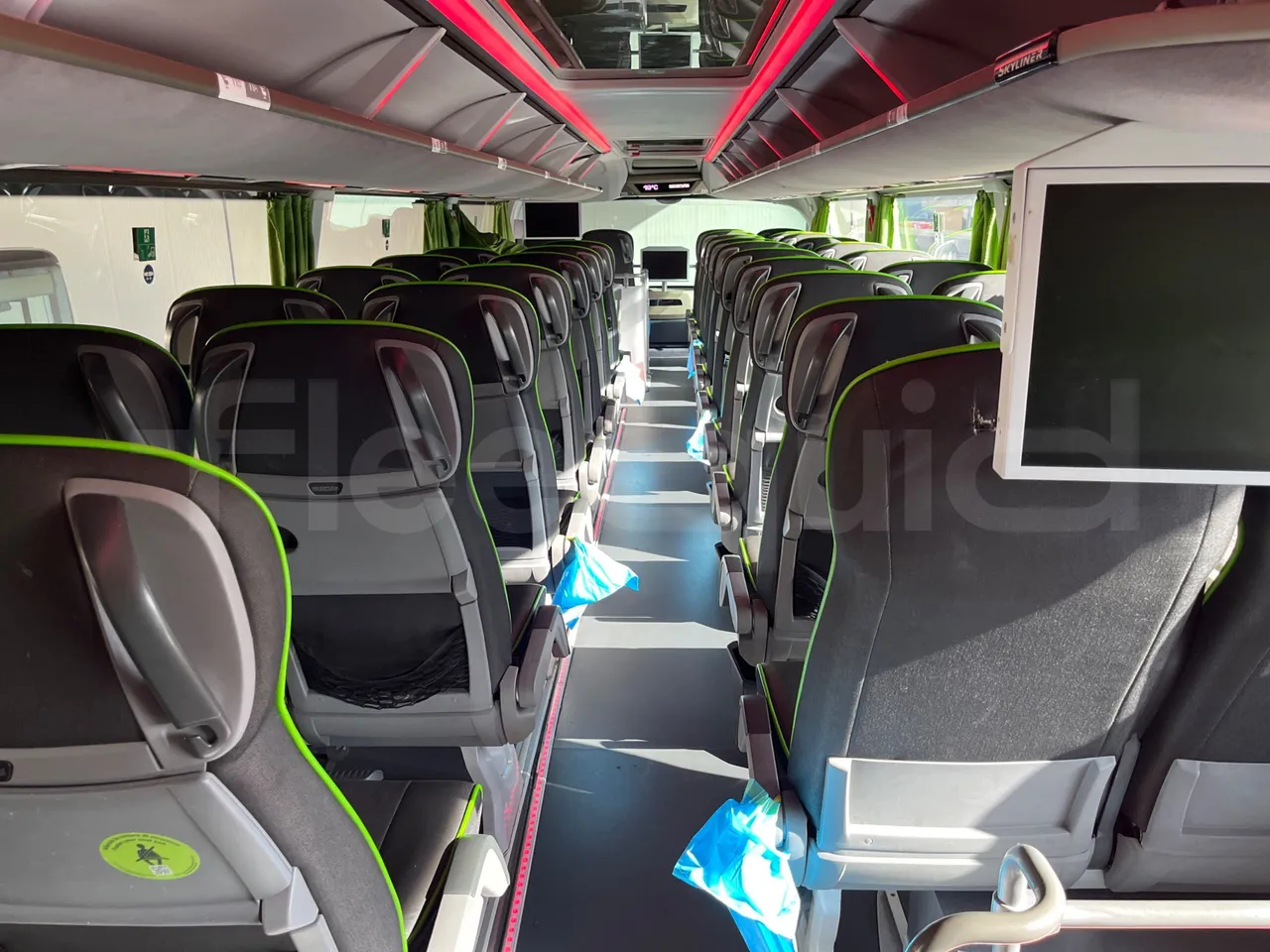 Neoplan Skyliner V6ACE - Euro6 - 375kW - 14mt - reverse view middle aisle