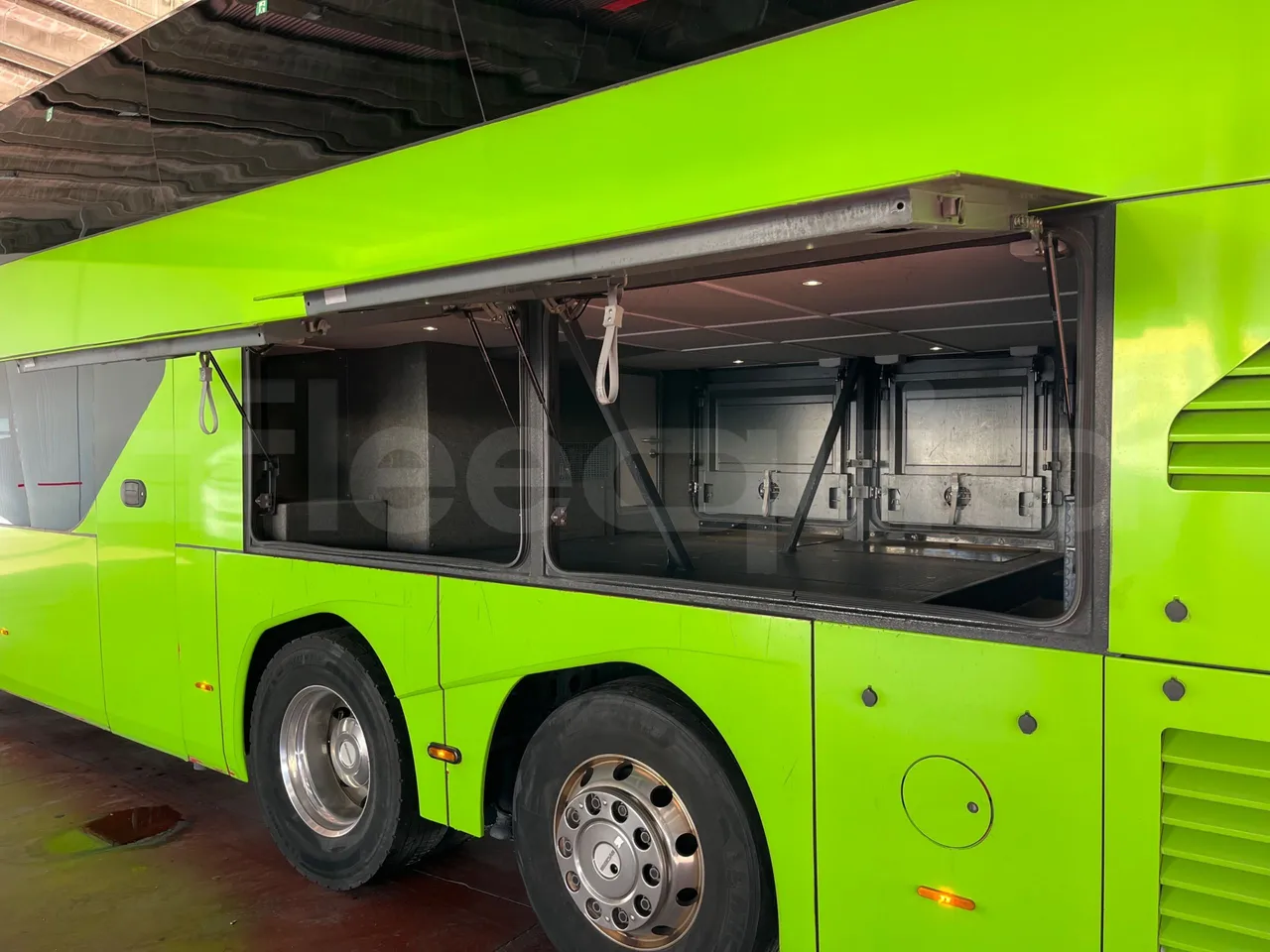 Neoplan Skyliner V6ACE - Euro6 - 375kW - 14mt - luggage rack photo