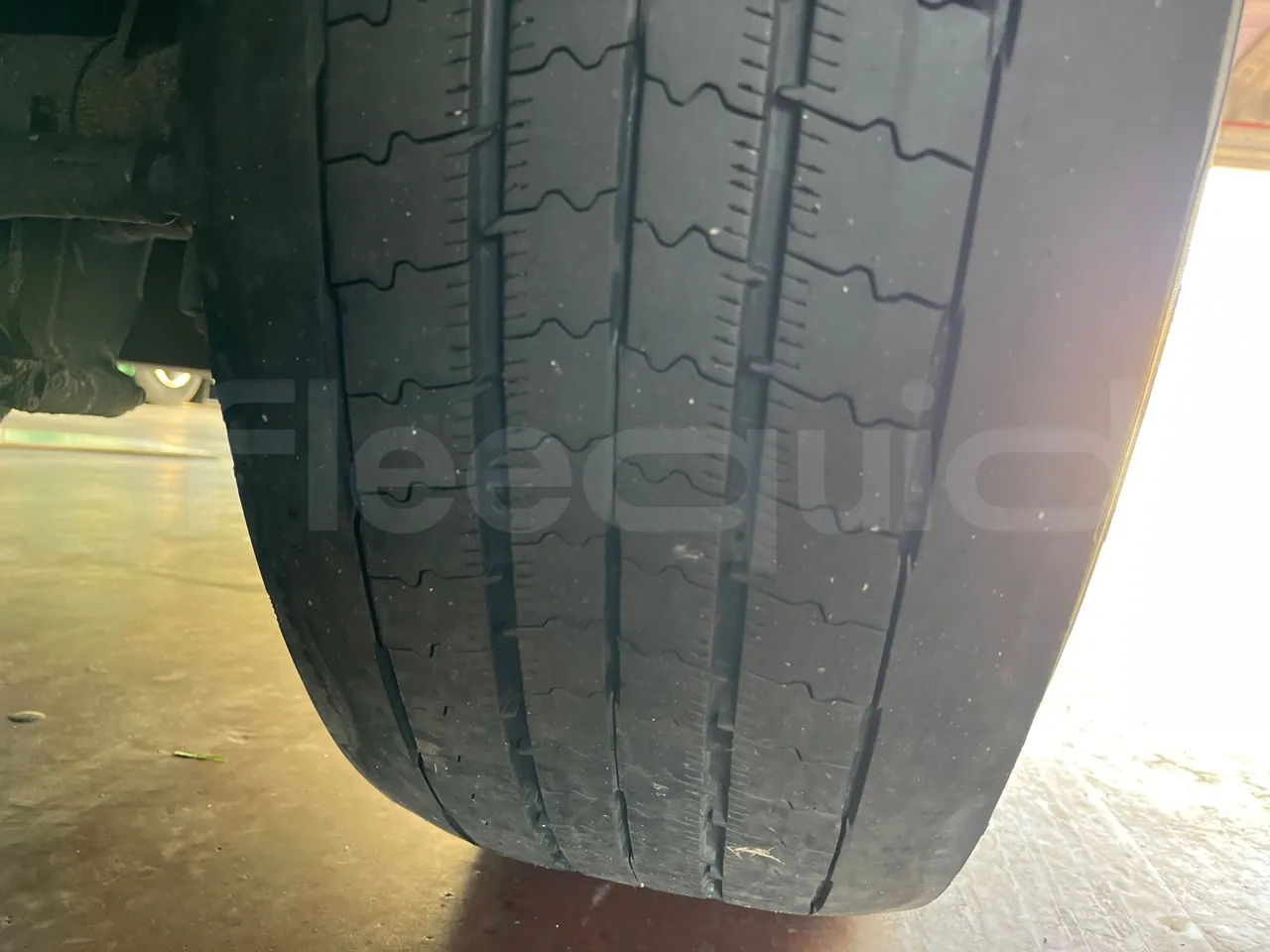 Neoplan Skyliner V6ACE - Euro6 - 375kW - 14mt - tread condition second axle tires left