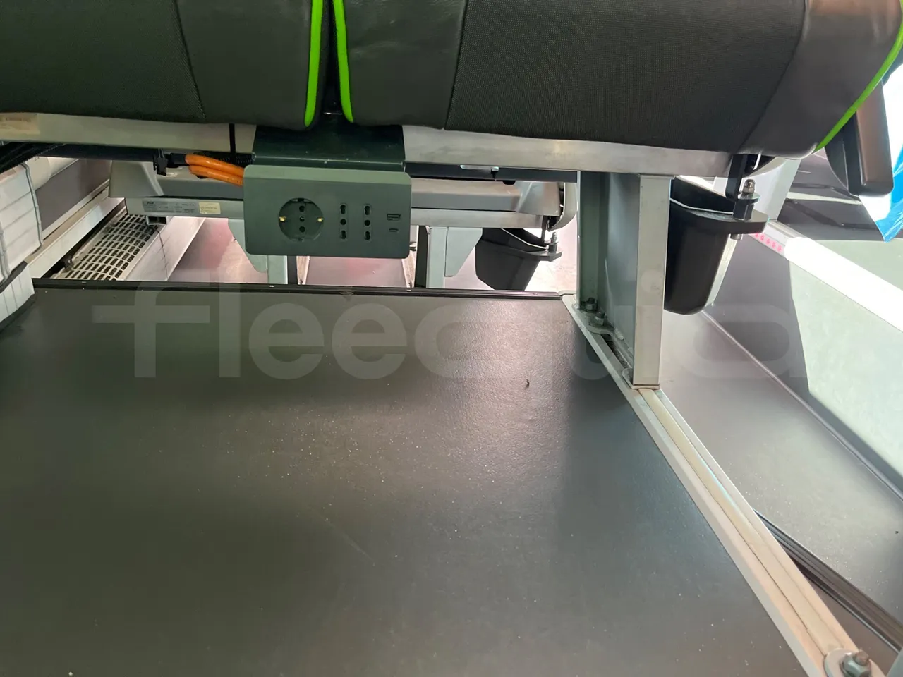 Neoplan Skyliner V6ACE - Euro6 - 375kW - 14mt - power outlets detail