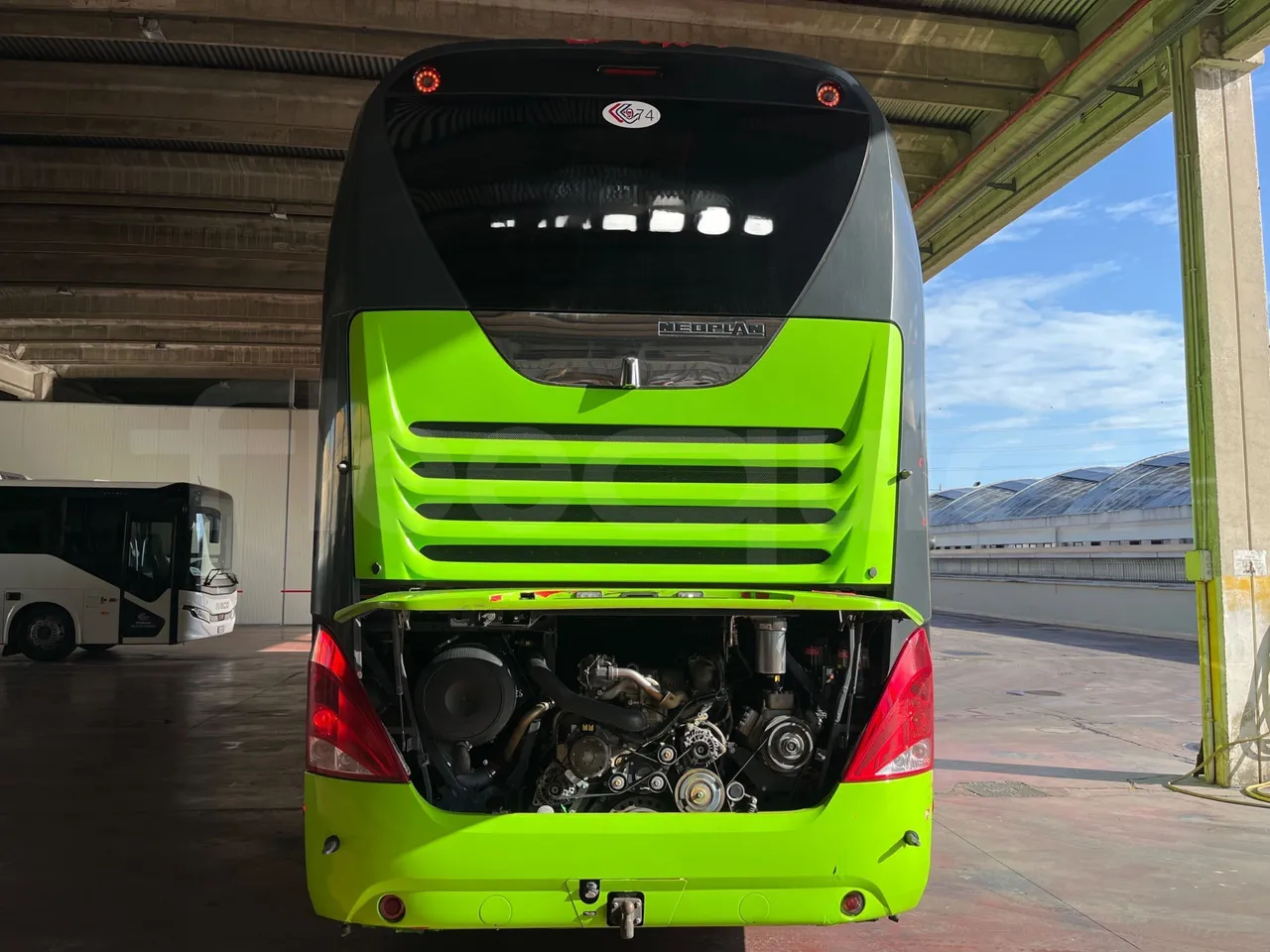 Neoplan Skyliner V6ACE - Euro6 - 375kW - 14mt - rear hatch open
