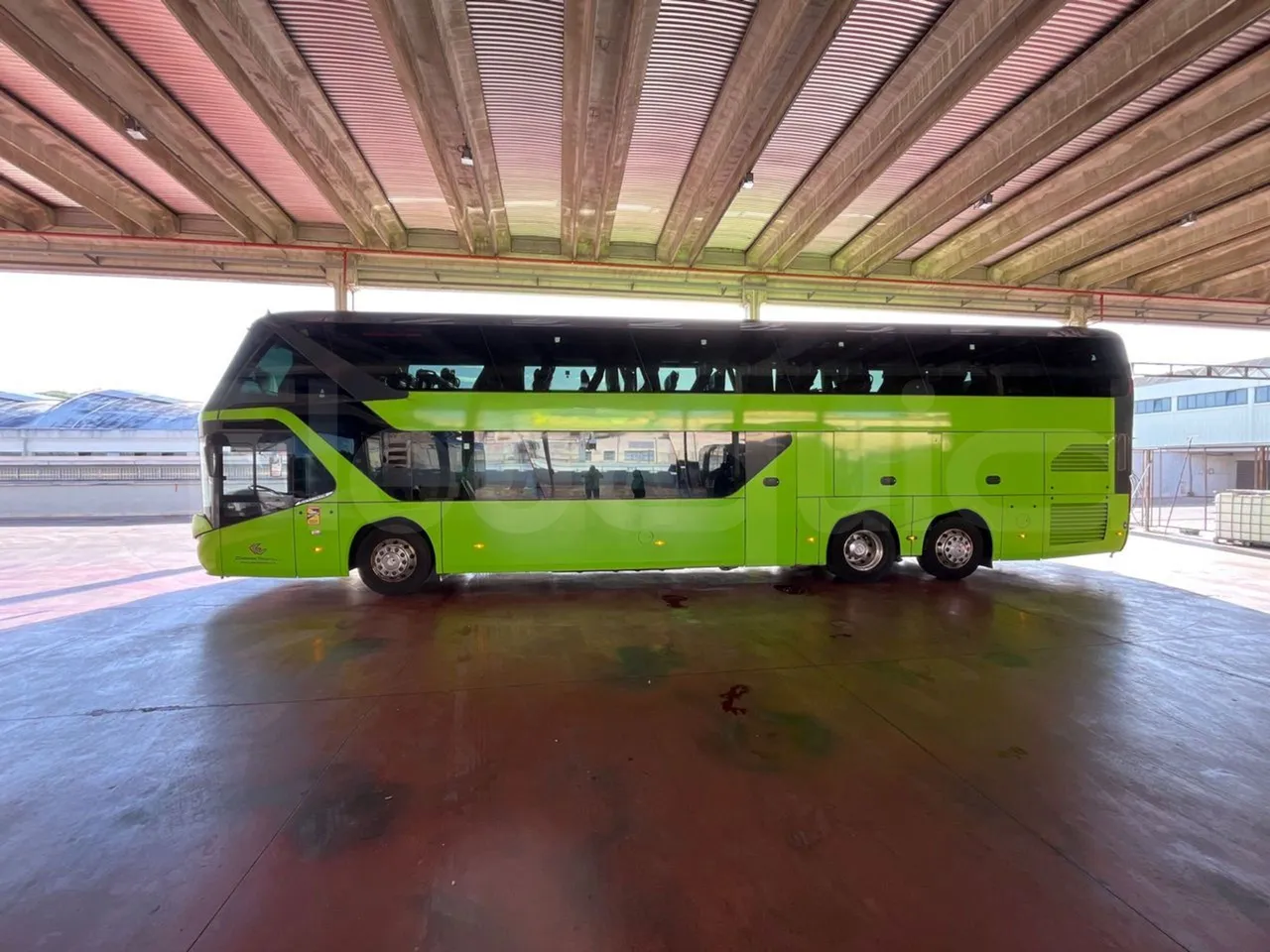 Neoplan Skyliner V6ACE - Euro6 - 375kW - 14mt - left side photo