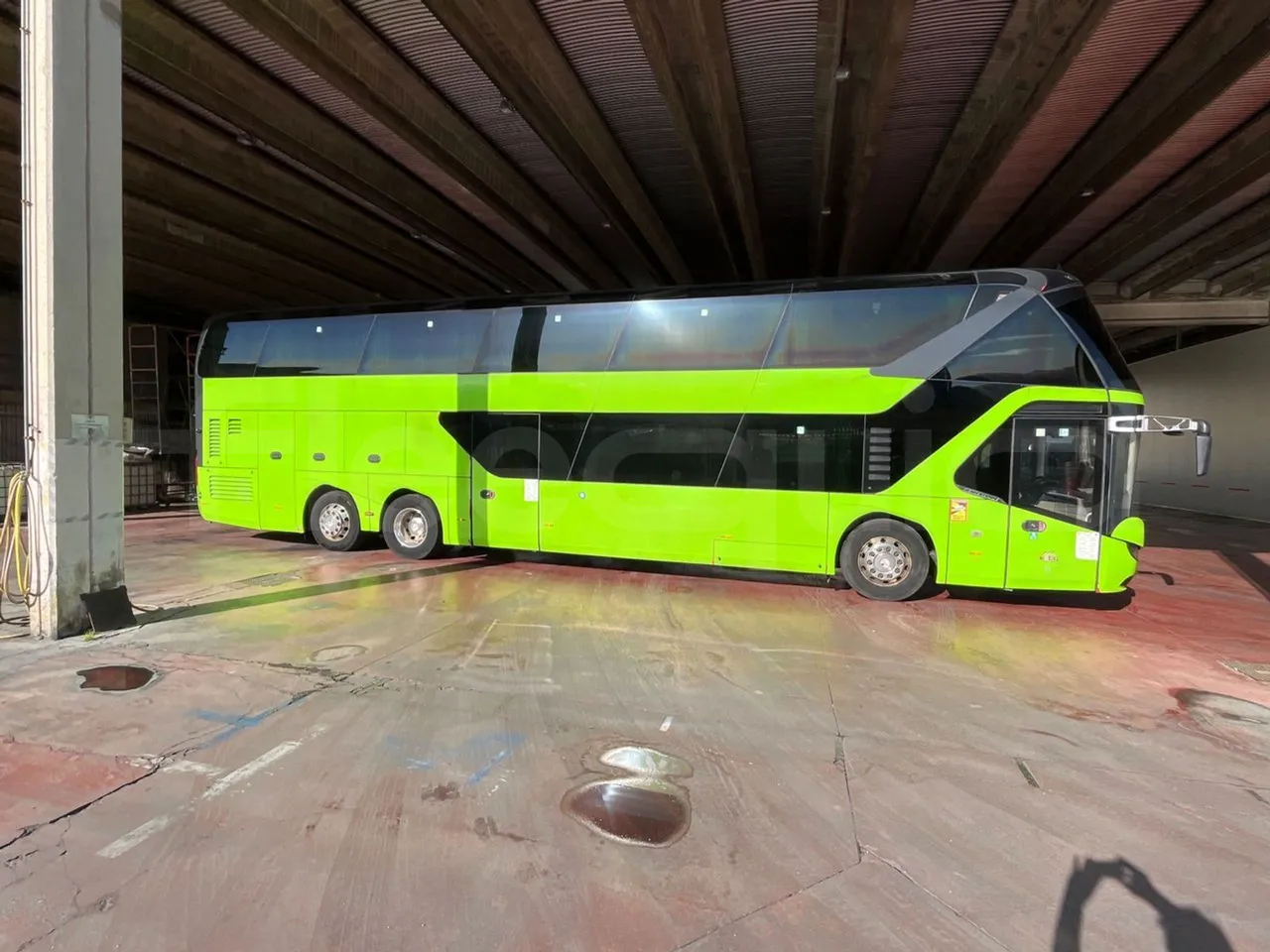 Neoplan Skyliner V6ACE - Euro6 - 375kW - 14mt - right side doors closed