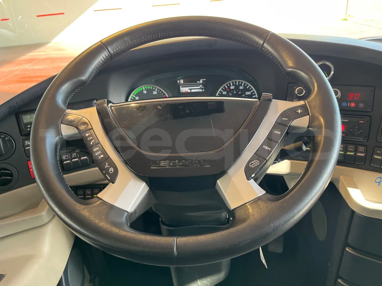 Neoplan Skyliner V6ACE - Euro6 - 375kW - 14mt - steering wheel photo