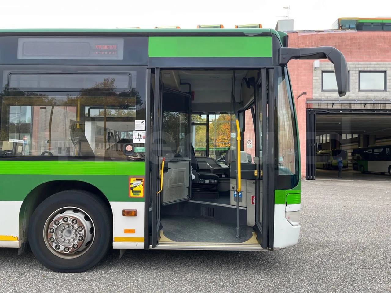 Mercedes-Benz O 530 G- 3P - Euro5 - 260kW - 17.940mt - front door 1 open