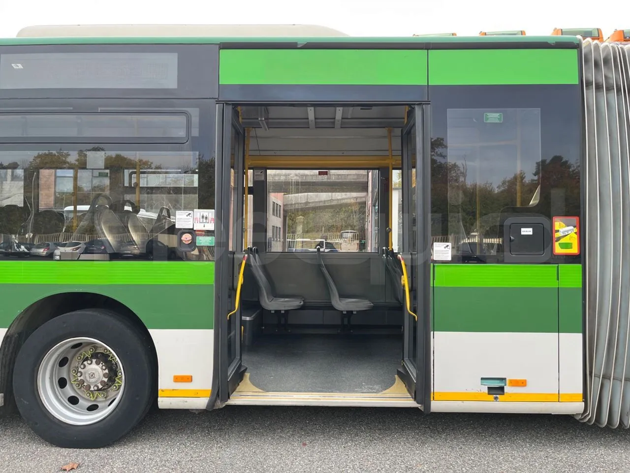 Mercedes-Benz O 530 G- 3P - Euro5 - 260kW - 17.940mt - front door 3 open