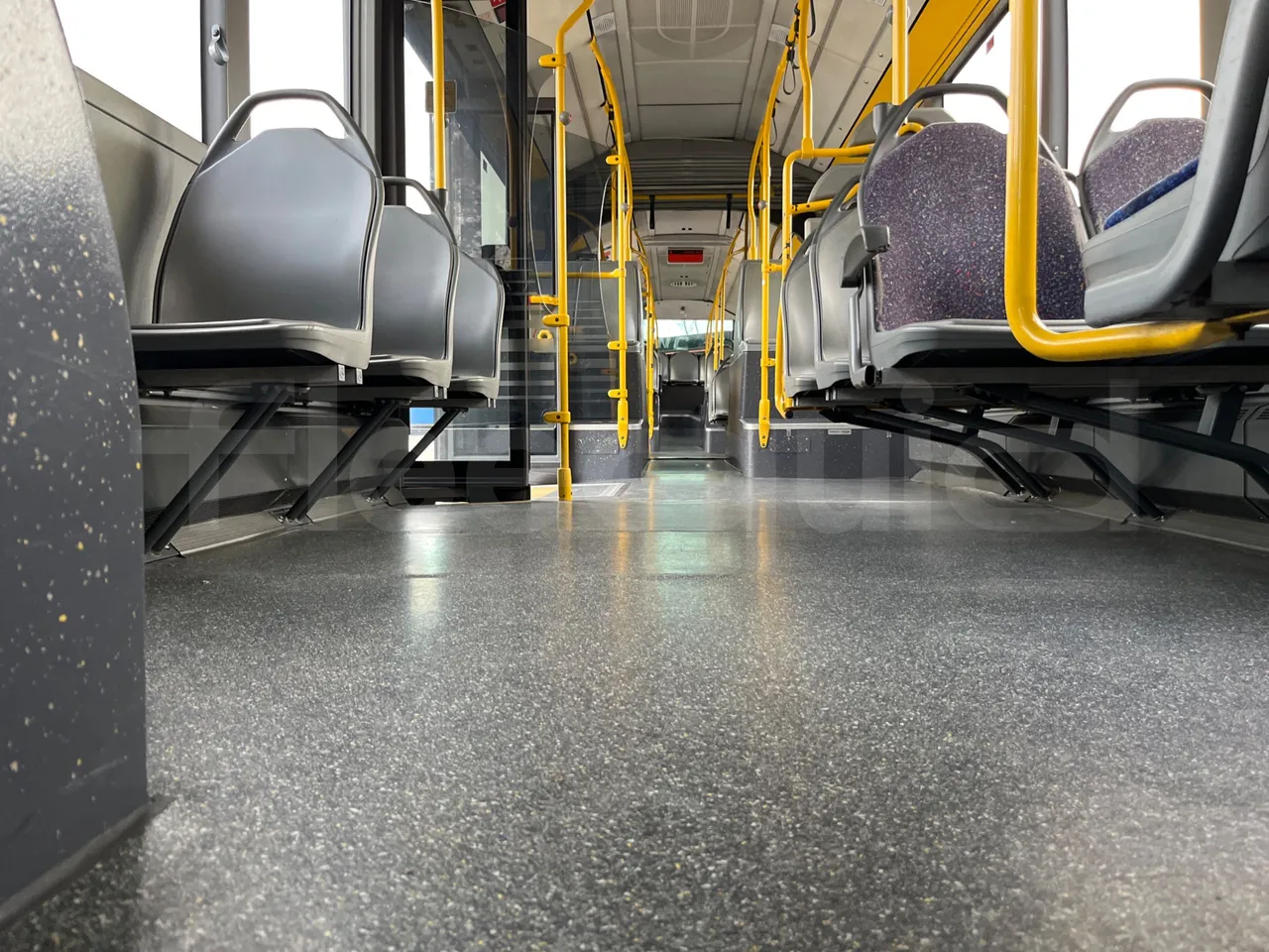 Mercedes-Benz O 530 G- 3P - Euro5 - 260kW - 17.940mt - seat brackets photo