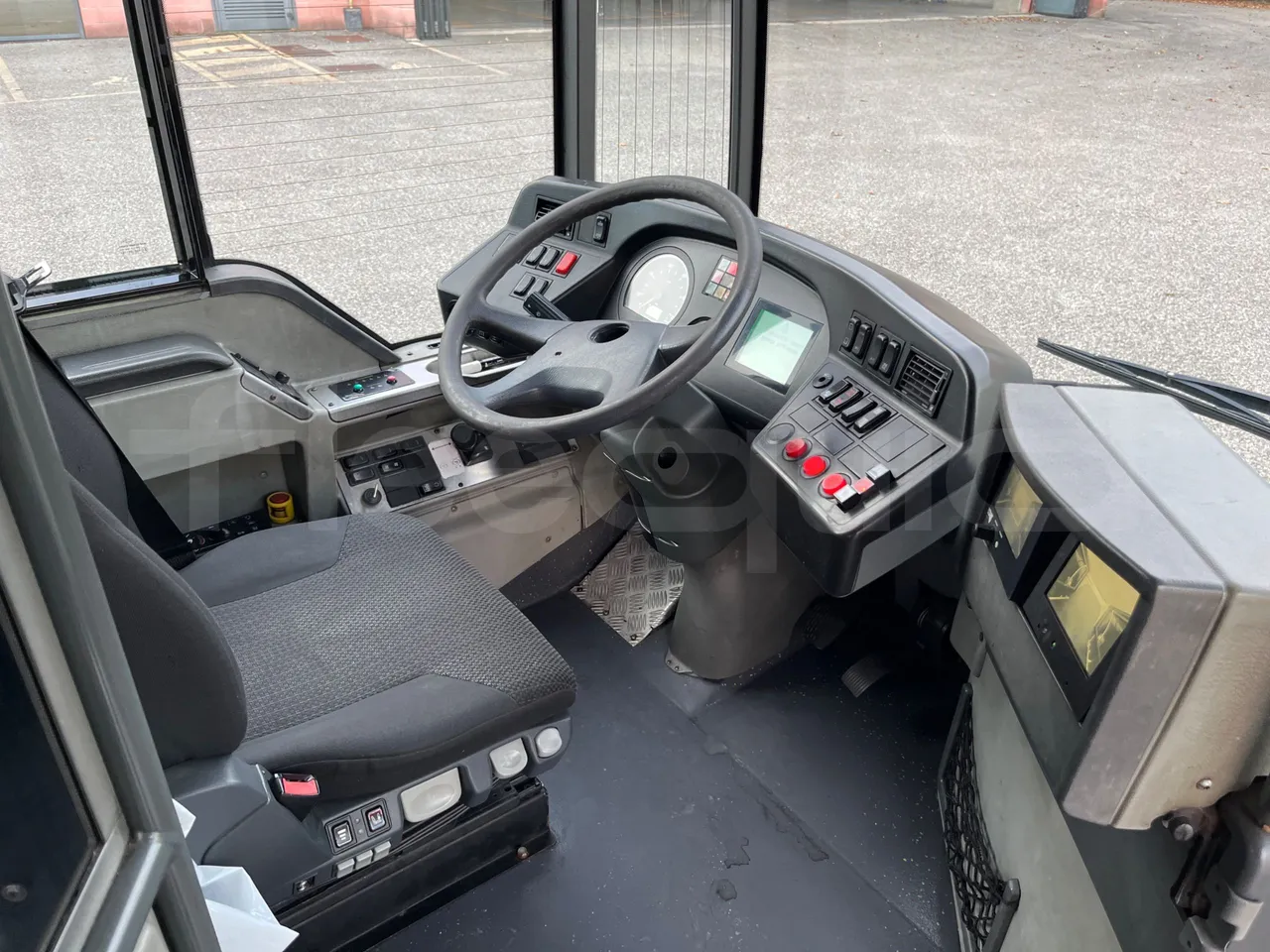 Mercedes-Benz O 530 G- 3P - Euro5 - 260kW - 17.940mt - buttons panels on