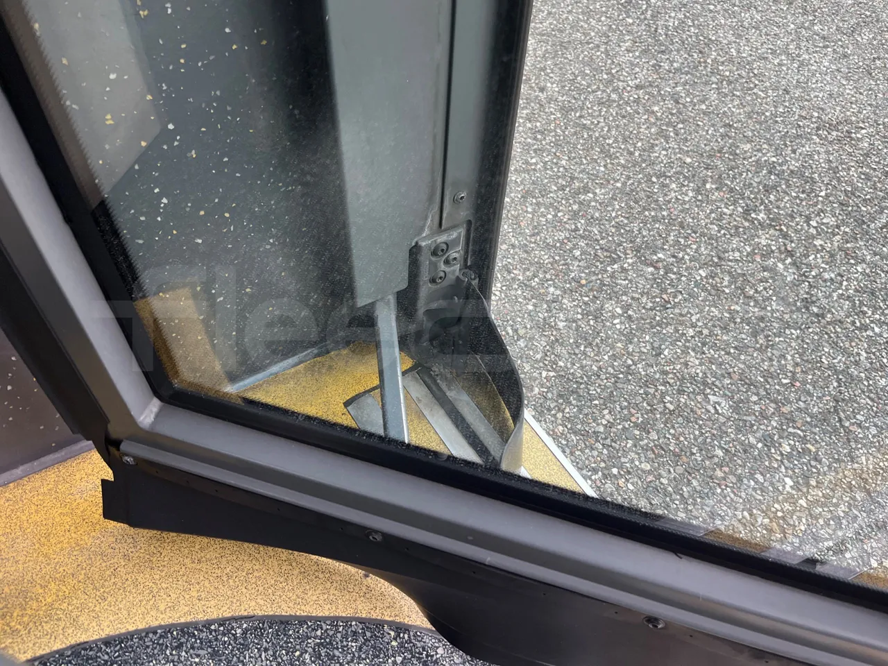 Mercedes-Benz O 530 G- 3P - Euro5 - 260kW - 17.940mt - door mechanism photo