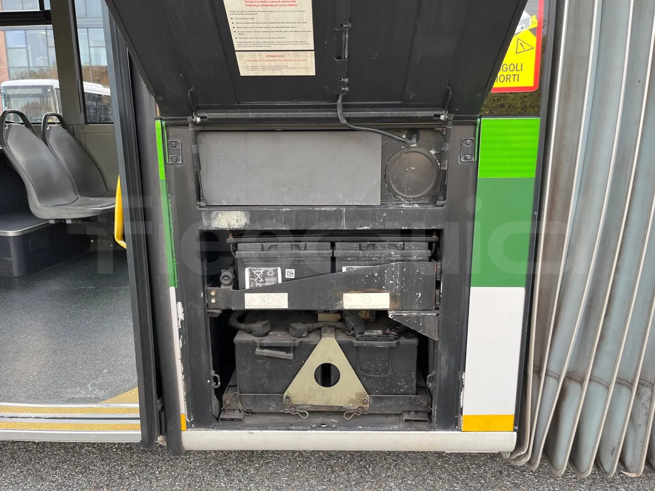 Mercedes-Benz O 530 G- 3P - Euro5 - 260kW - 17.940mt - external compartments photo