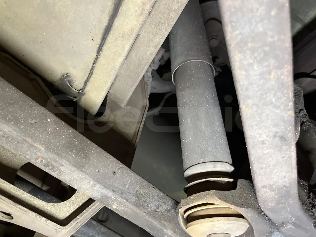 Mercedes-Benz O 530 G- 3P - Euro5 - 260kW - 17.940mt - front shock absorbers right