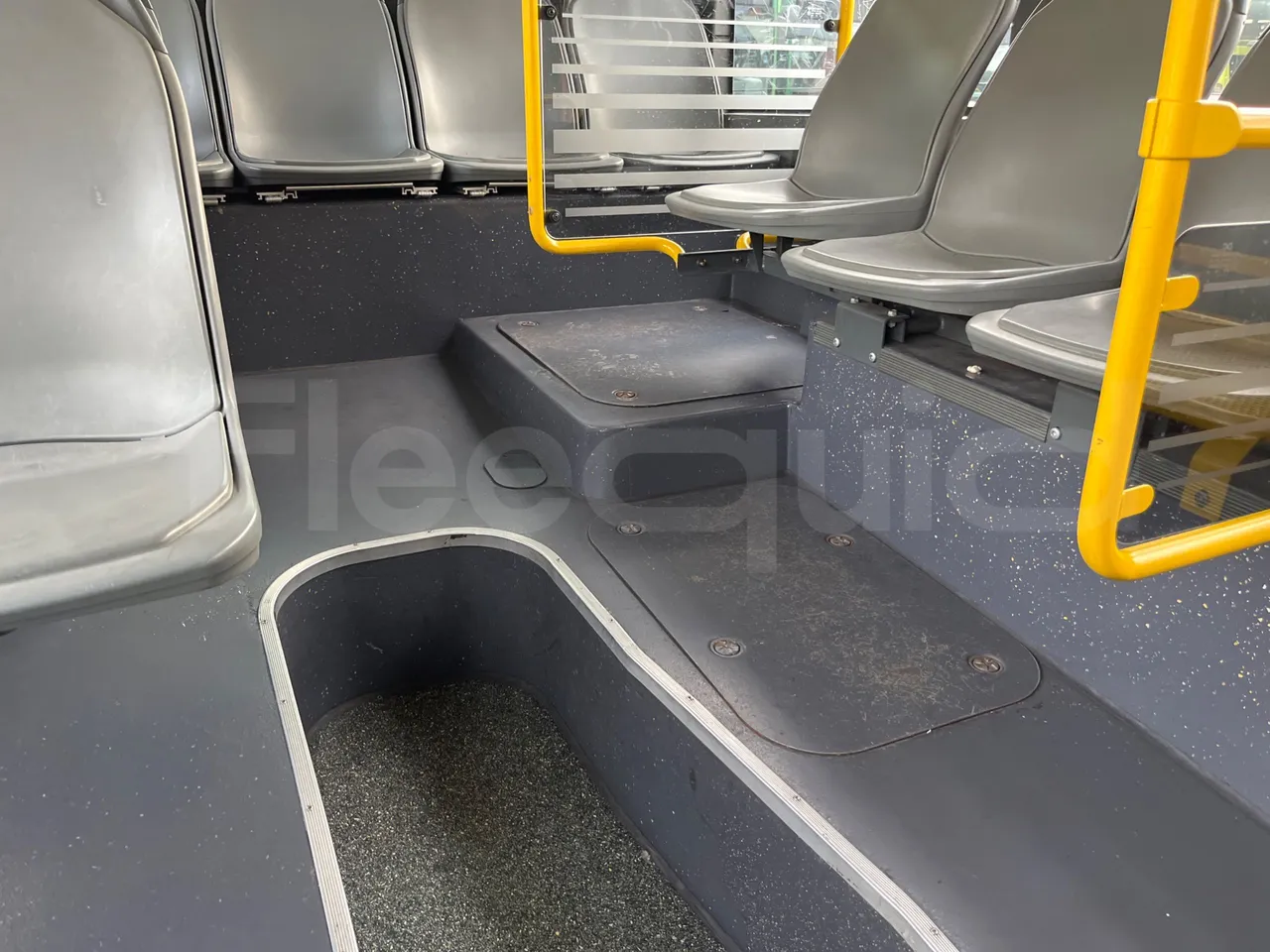 Mercedes-Benz O 530 G- 3P - Euro5 - 260kW - 17.940mt - floor hatches photo