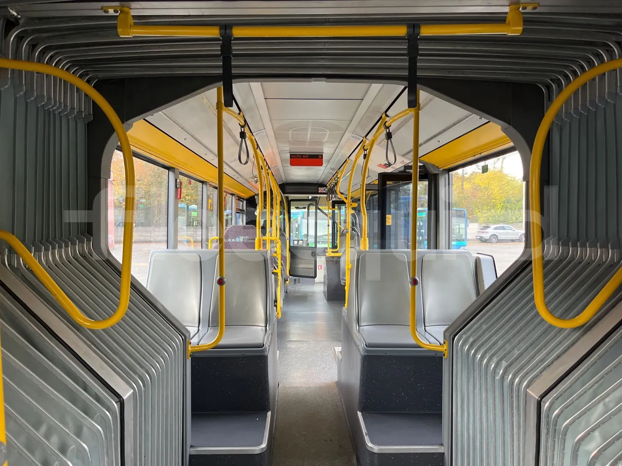 Mercedes-Benz O 530 G- 3P - Euro5 - 260kW - 17.940mt - forward view middle aisle