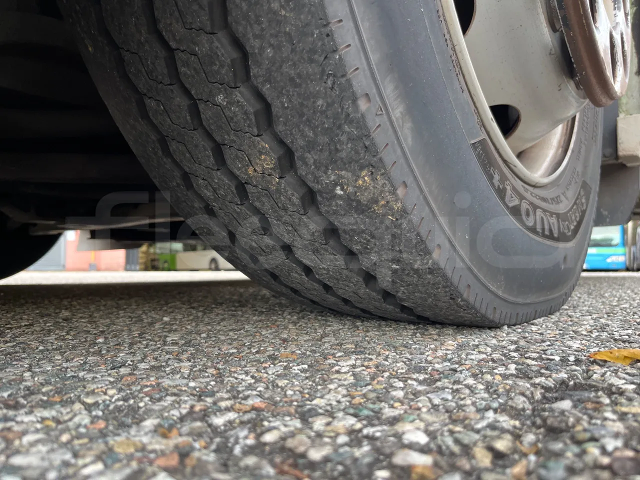 Mercedes-Benz O 530 G- 3P - Euro5 - 260kW - 17.940mt - tread condition front tires right