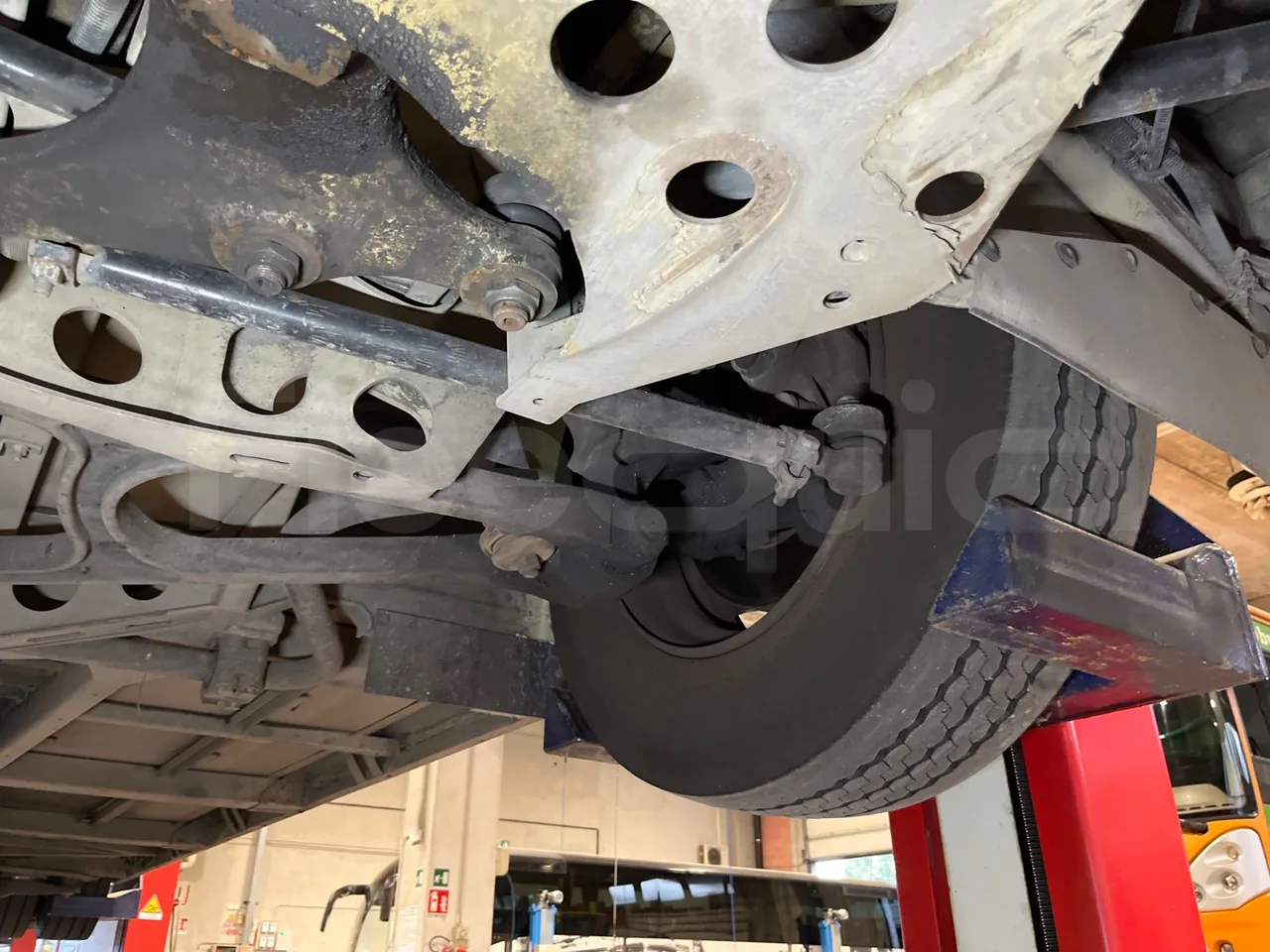 Mercedes-Benz O 530 G- 3P - Euro5 - 260kW - 17.940mt - front axle left side