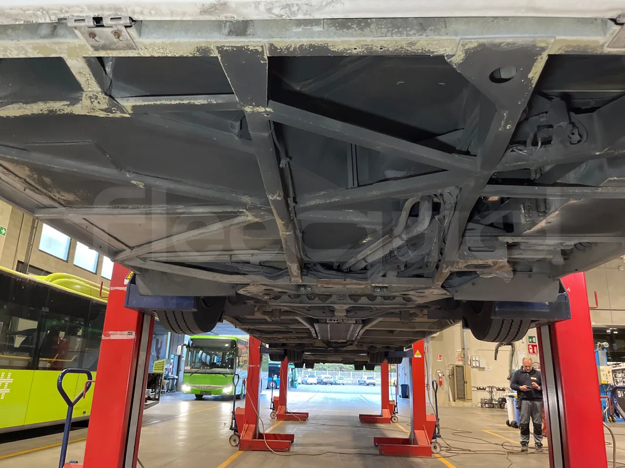 Mercedes-Benz O 530 G- 3P - Euro5 - 260kW - 17.940mt - front undercarriage from front