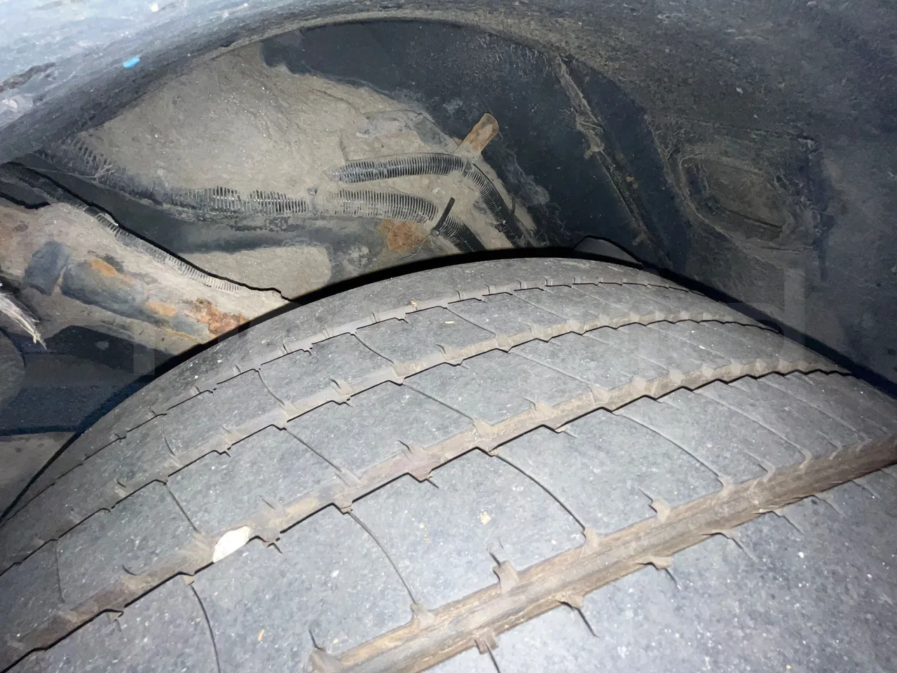 Volvo G891H L291LH24J8100 / Euro 6 - 177 Kw - 18.750 Mt - axel 2 air springs 1 left
