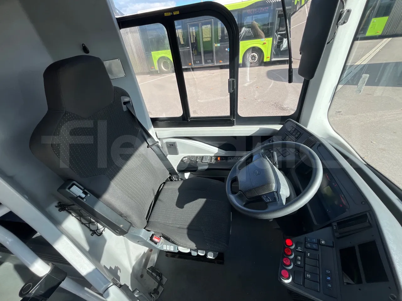 Volvo G891H L291LH24J8100 / Euro 6 - 177 Kw - 18.750 Mt - driver's seat photo