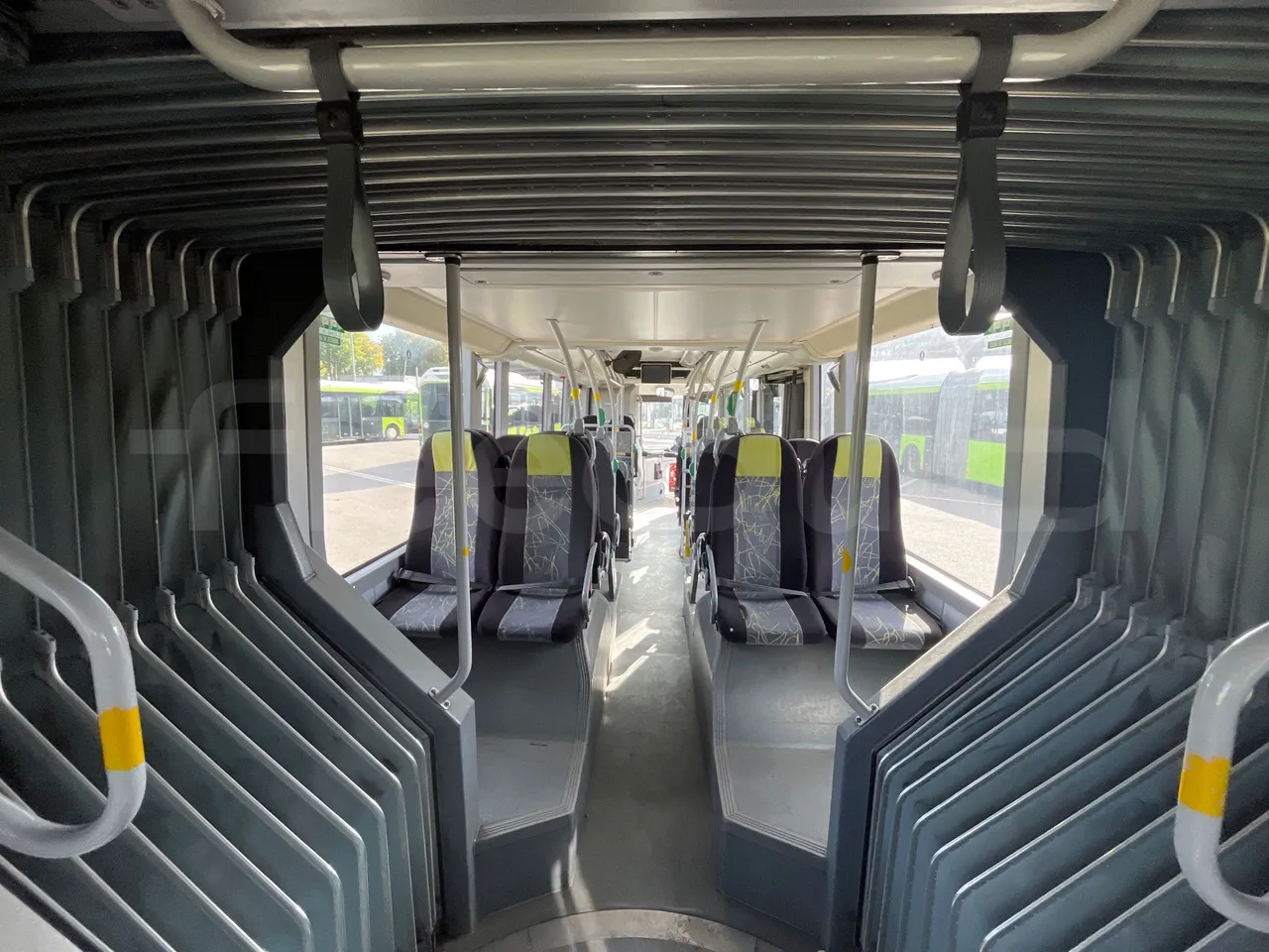 Volvo G891H L291LH24J8100 / Euro 6 - 177 Kw - 18.750 Mt - forward view middle aisle