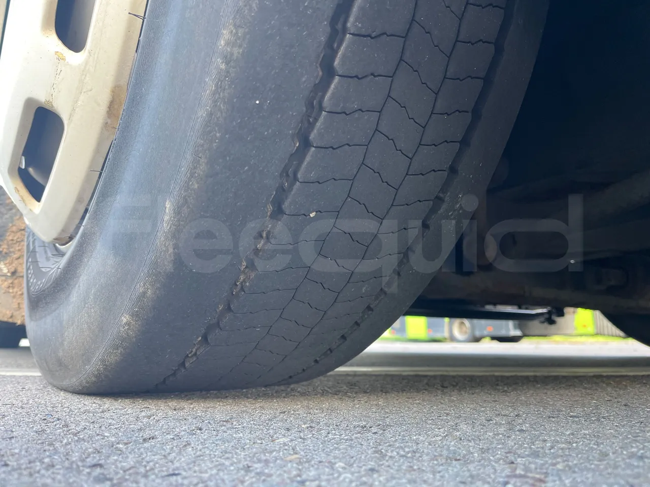 Volvo G891H L291LH24J8100 / Euro 6 - 177 Kw - 18.750 Mt - tread condition front tires right