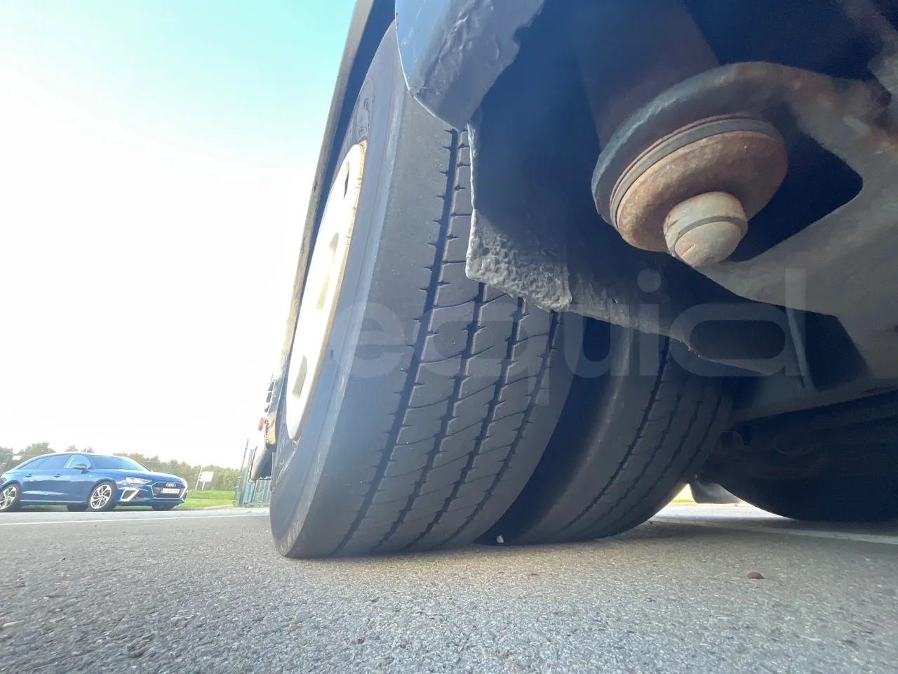 Volvo G891H L291LH24J8100 / Euro 6 - 177 Kw - 18.750 Mt - tread condition third axle tires right