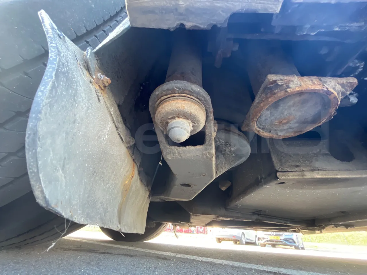 Volvo G891H L291LH24J8100 / Euro 6 - 177 Kw - 18.750 Mt - axel 3 shock absorbers 2 left
