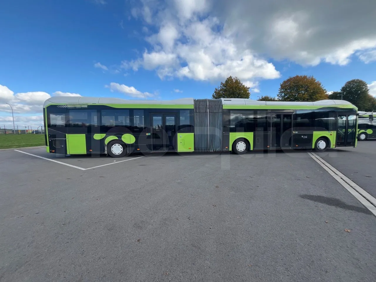 Volvo G891H L291LH24J8100 / Euro 6 - 177 Kw - 18.750 Mt - right side doors closed