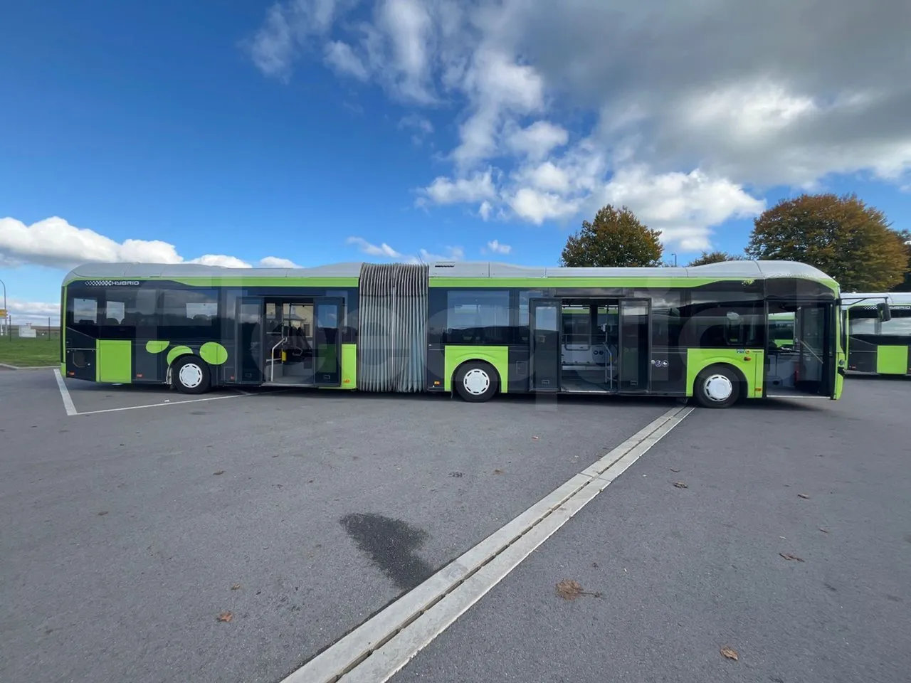 Volvo G891H L291LH24J8100 / Euro 6 - 177 Kw - 18.750 Mt - right side doors open
