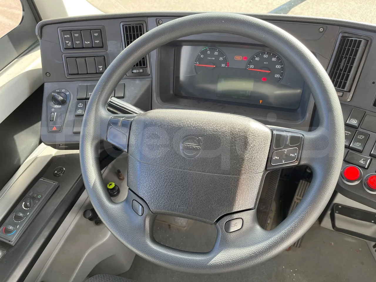 Volvo G891H L291LH24J8100 / Euro 6 - 177 Kw - 18.750 Mt - steering wheel photo