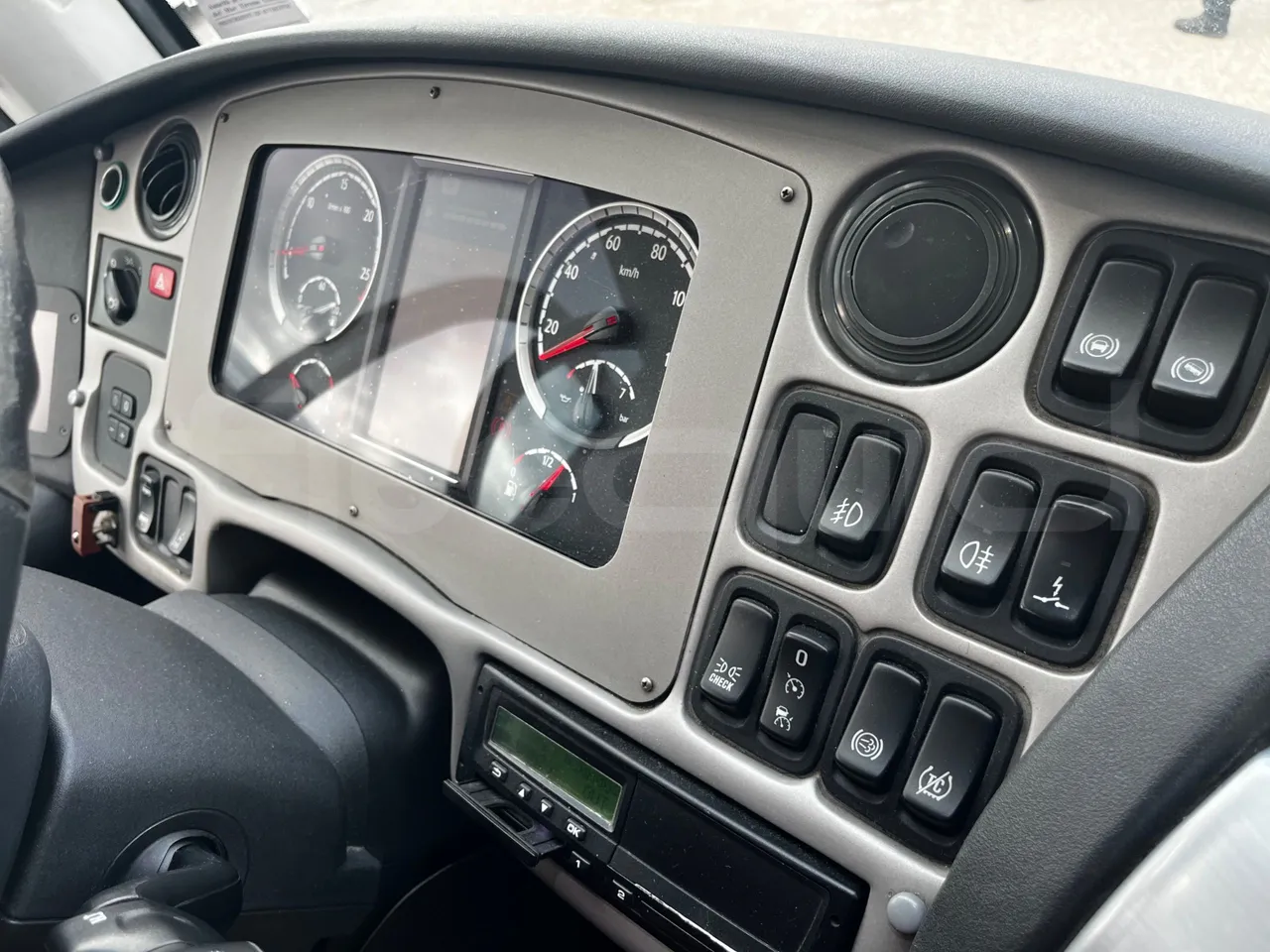 Irizar i6 12.35 - EUR6 - 305kW - 12.200m - radio accessories photo