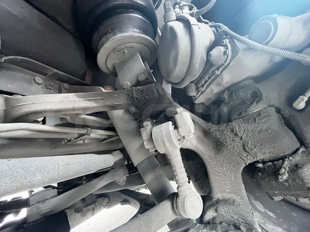 Irizar i6 12.35 - EUR6 - 305kW - 12.200m - front shock absorbers left