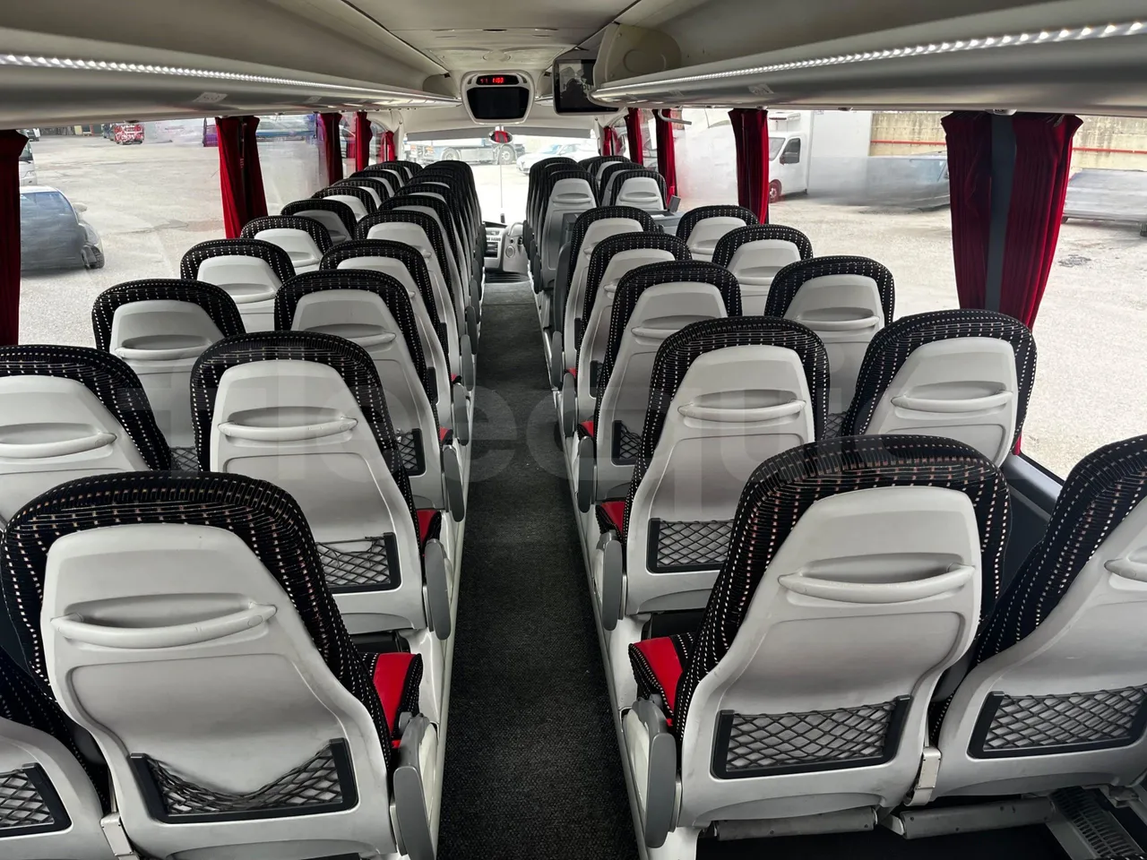 Irizar i6 12.35 - EUR6 - 305kW - 12.200m - forward view middle aisle