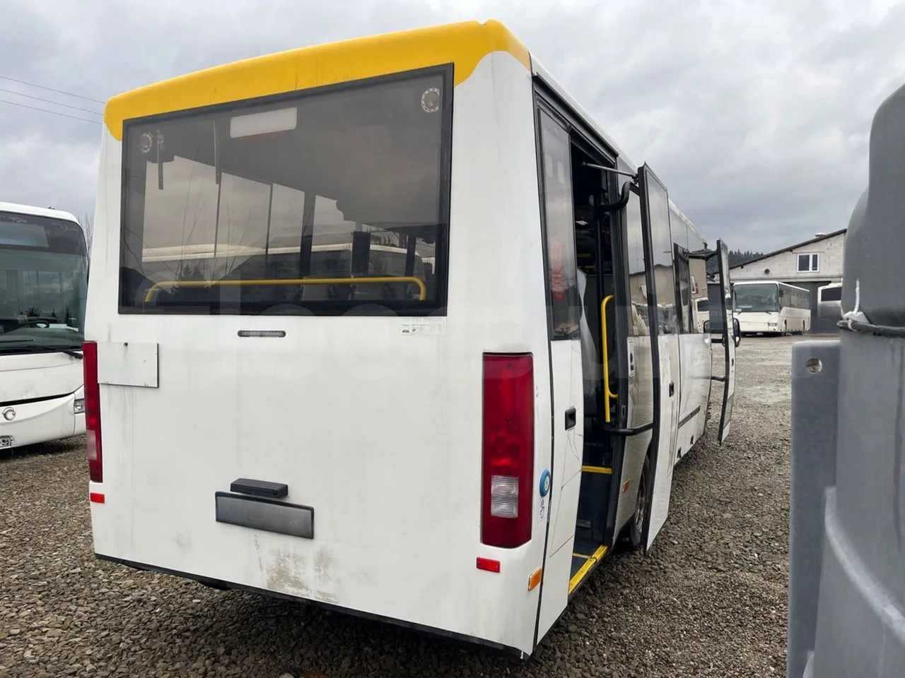 Kutsenits IC HNF-1 - EUR5 - 125kW -8.5m - 3/4 right rear doors open