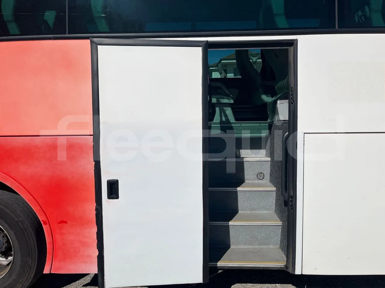 Man 18.314HOCL-NL SL353 -EUR4 -257kW - 12m - front door 2 open