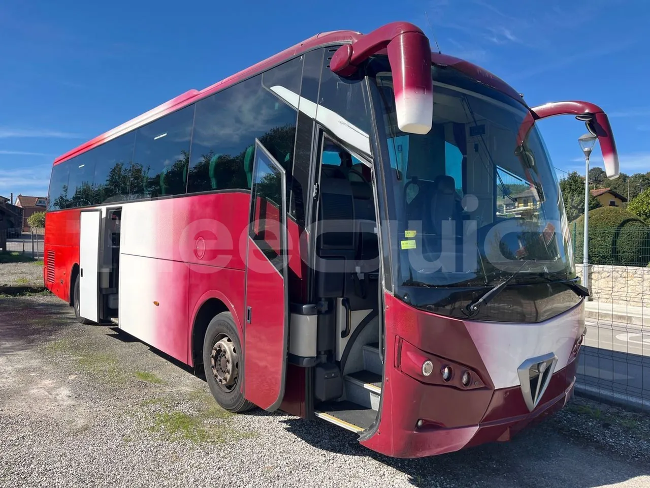 Man 18.314HOCL-NL SL353 -EUR4 -257kW - 12m - 3/4 right front doors open