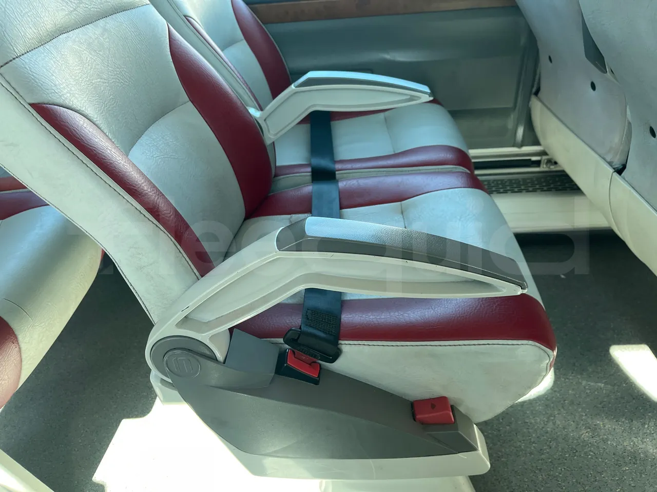 Man 18.314HOCL-NL SL353 -EUR4 -257kW - 12m - armrest detail photo