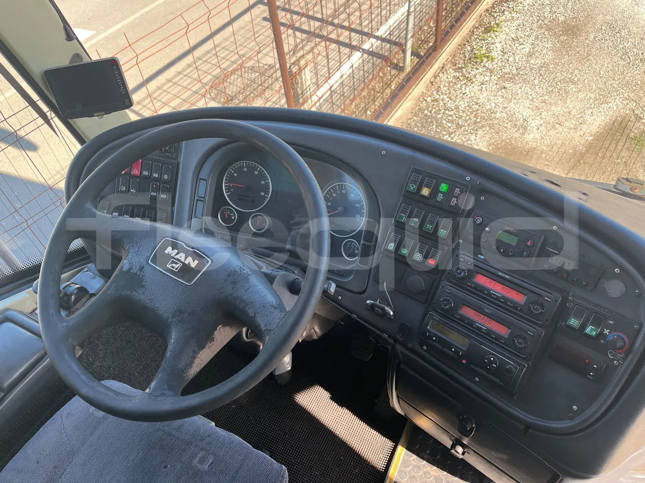 Man 18.314HOCL-NL SL353 -EUR4 -257kW - 12m - buttons panels on