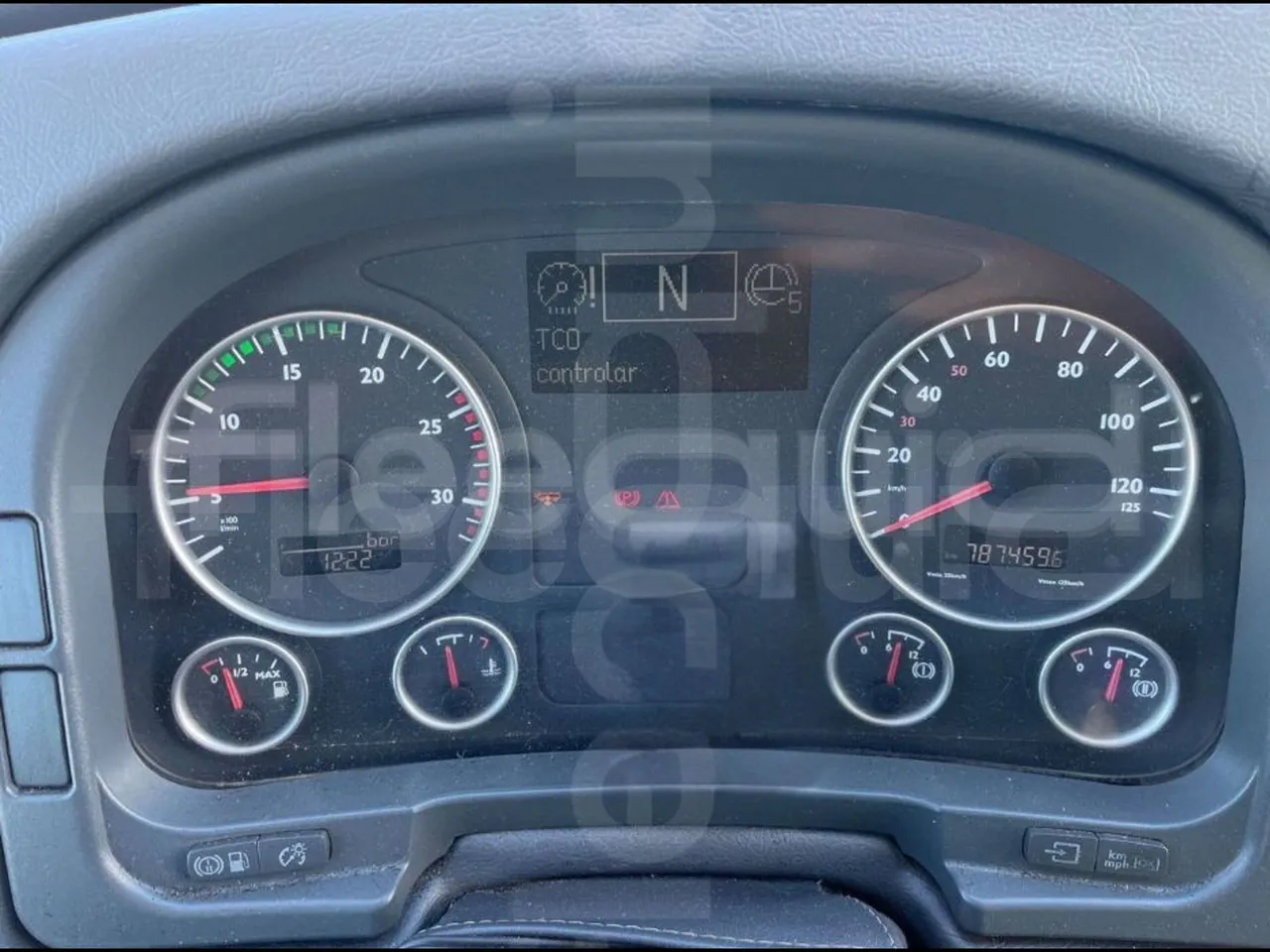 Man 18.314HOCL-NL SL353 -EUR4 -257kW - 12m - dashboard lights on