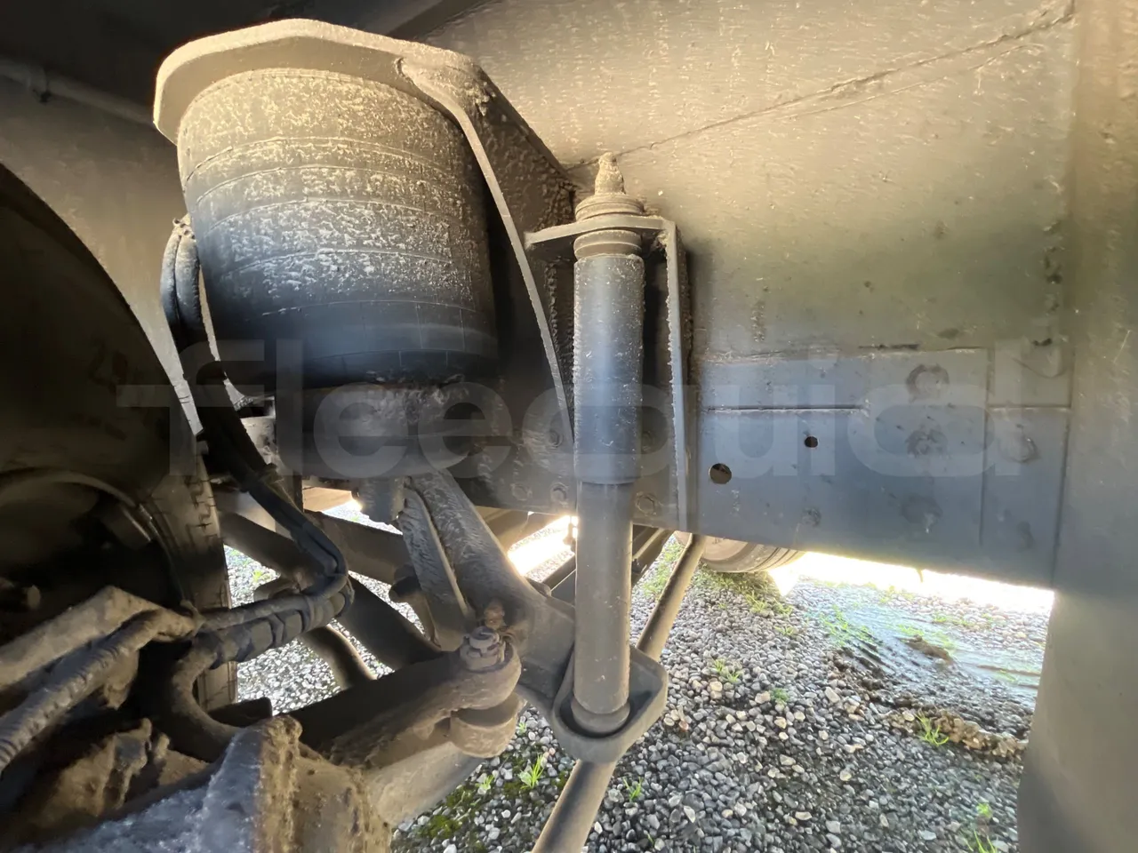 Man 18.314HOCL-NL SL353 -EUR4 -257kW - 12m - front air springs left
