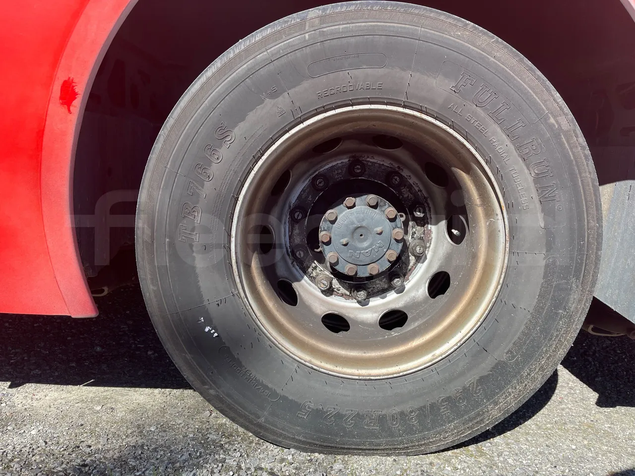 Man 18.314HOCL-NL SL353 -EUR4 -257kW - 12m - tread condition front tires left