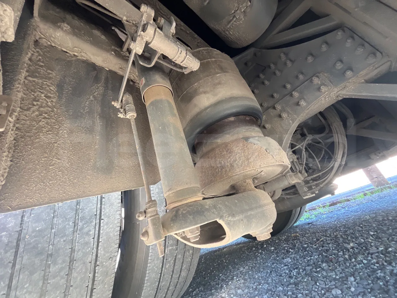 Man 18.314HOCL-NL SL353 -EUR4 -257kW - 12m - axle 2 shock absorbers 1 left