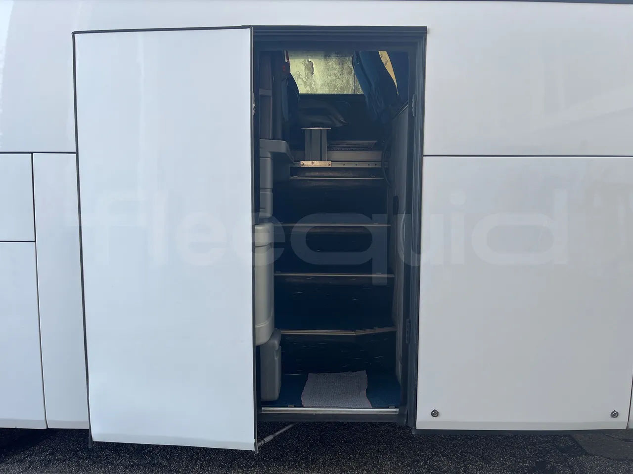 Irisbus New Domino 397E/12.4  - Euro4 - 331kW - 12.410mt - front door 2 open
