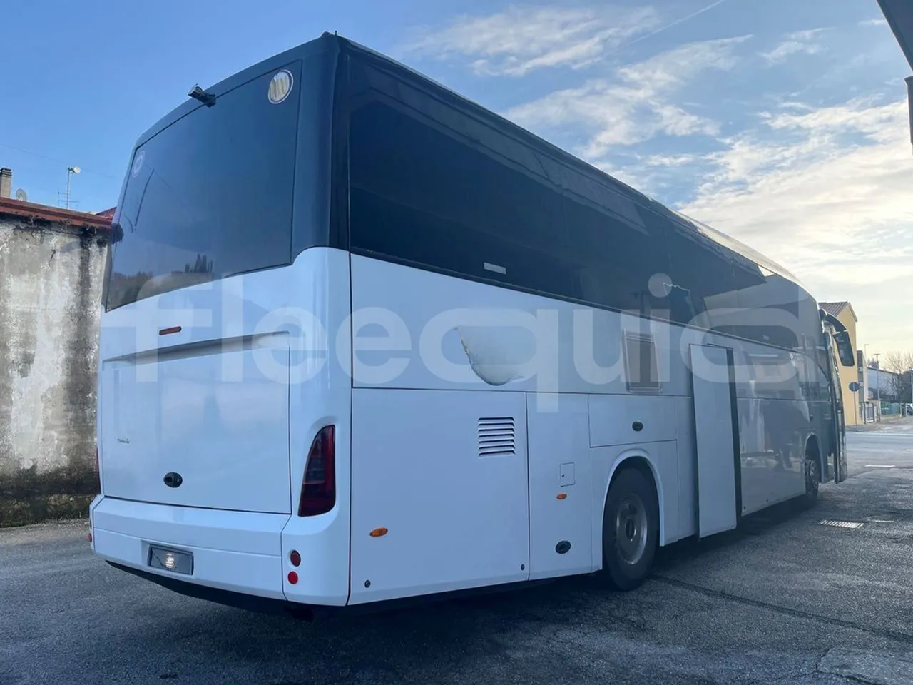 Irisbus New Domino 397E/12.4  - Euro4 - 331kW - 12.410mt - 3/4 right rear doors open