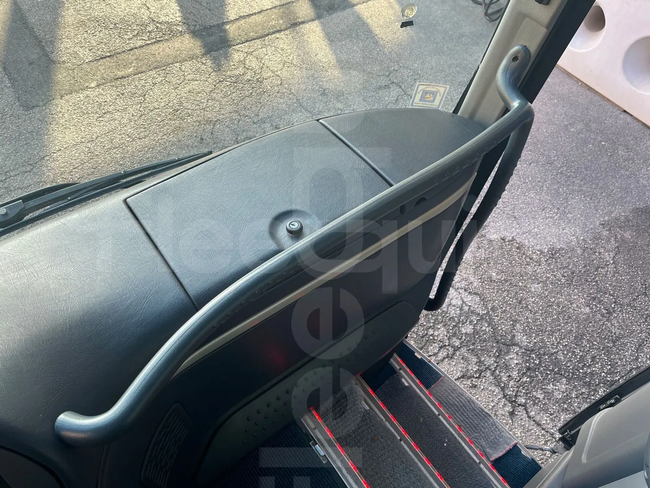 Irisbus New Domino 397E/12.4  - Euro4 - 331kW - 12.410mt - handrails photo