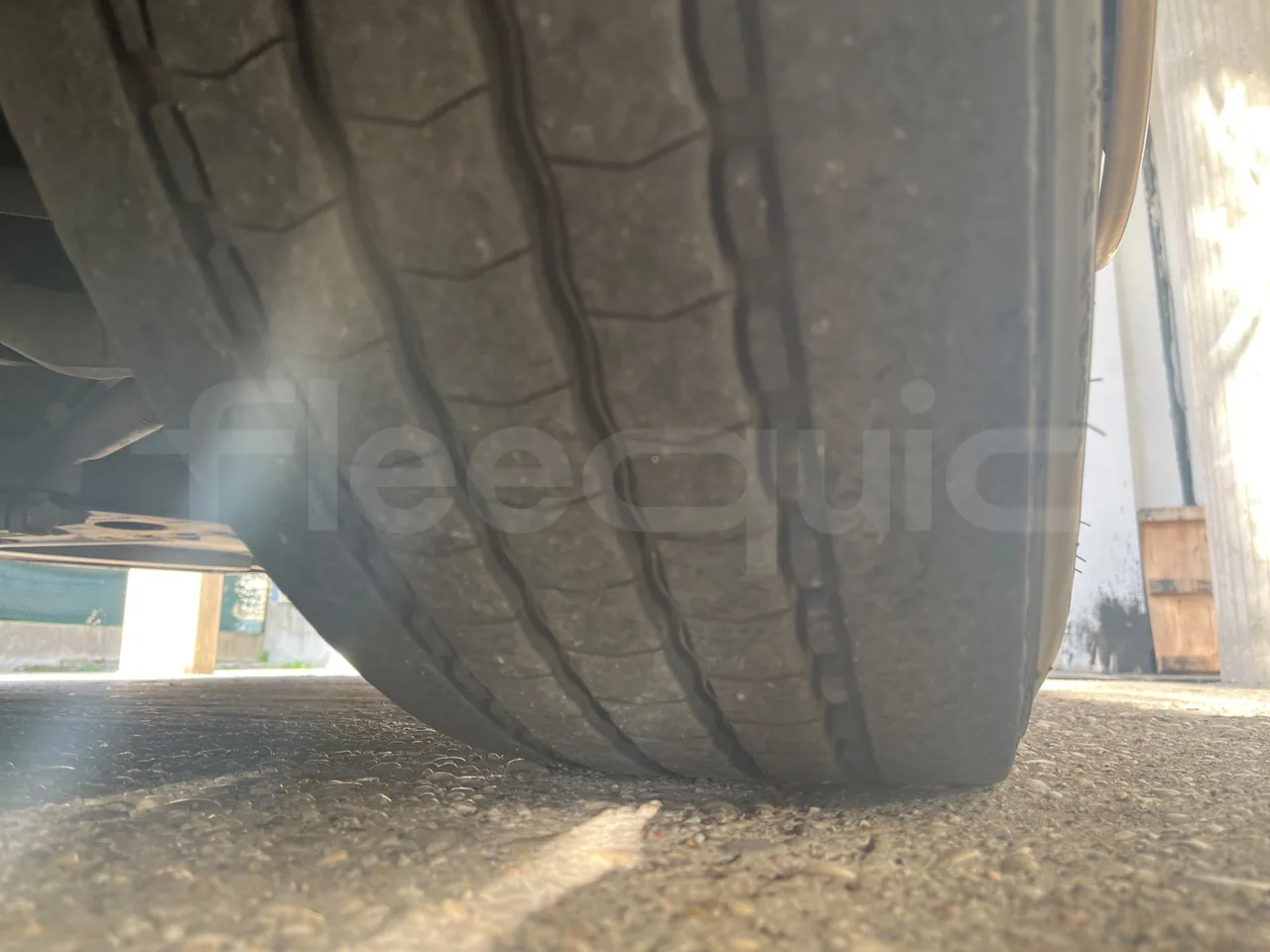 Irisbus New Domino 397E/12.4  - Euro4 - 331kW - 12.410mt - tread condition front tires right