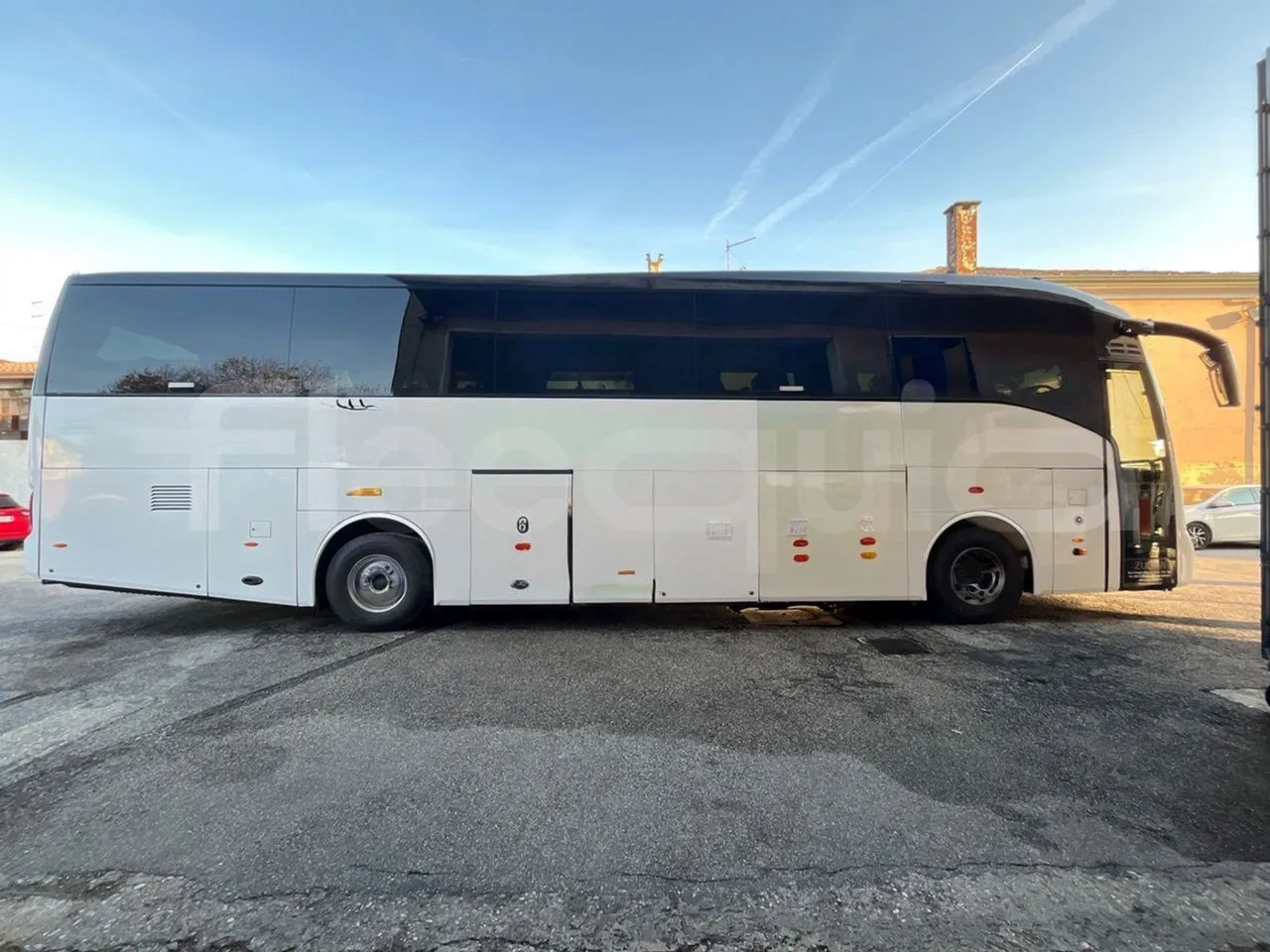 Irisbus New Domino 397E/12.4  - Euro4 - 331kW - 12.410mt - right side doors closed