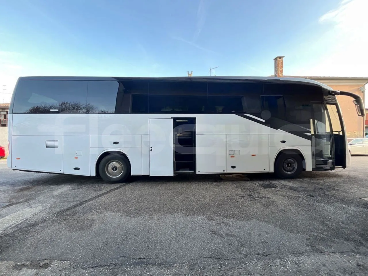 Irisbus New Domino 397E/12.4  - Euro4 - 331kW - 12.410mt - right side doors open