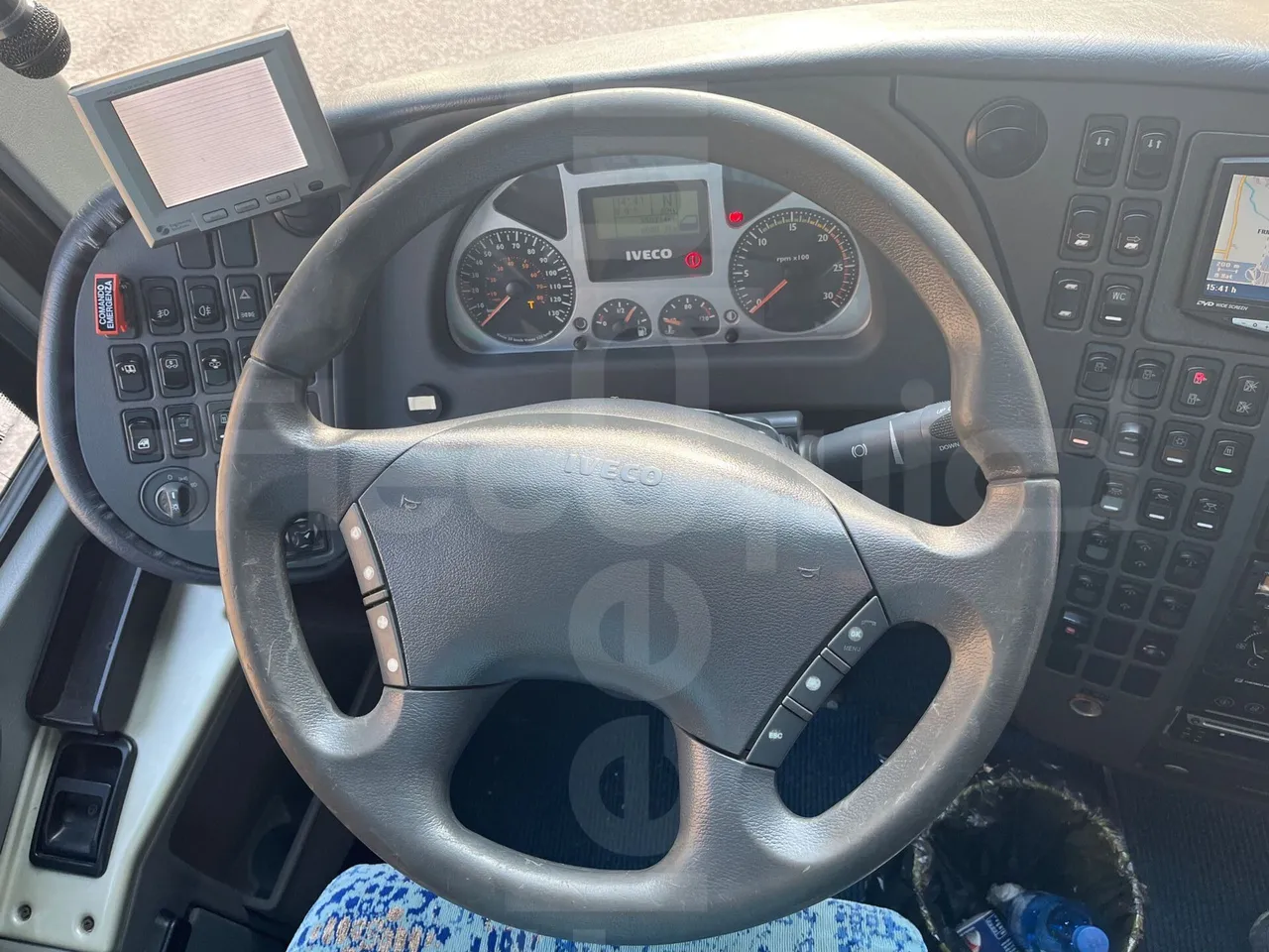 Irisbus New Domino 397E/12.4  - Euro4 - 331kW - 12.410mt - steering wheel photo