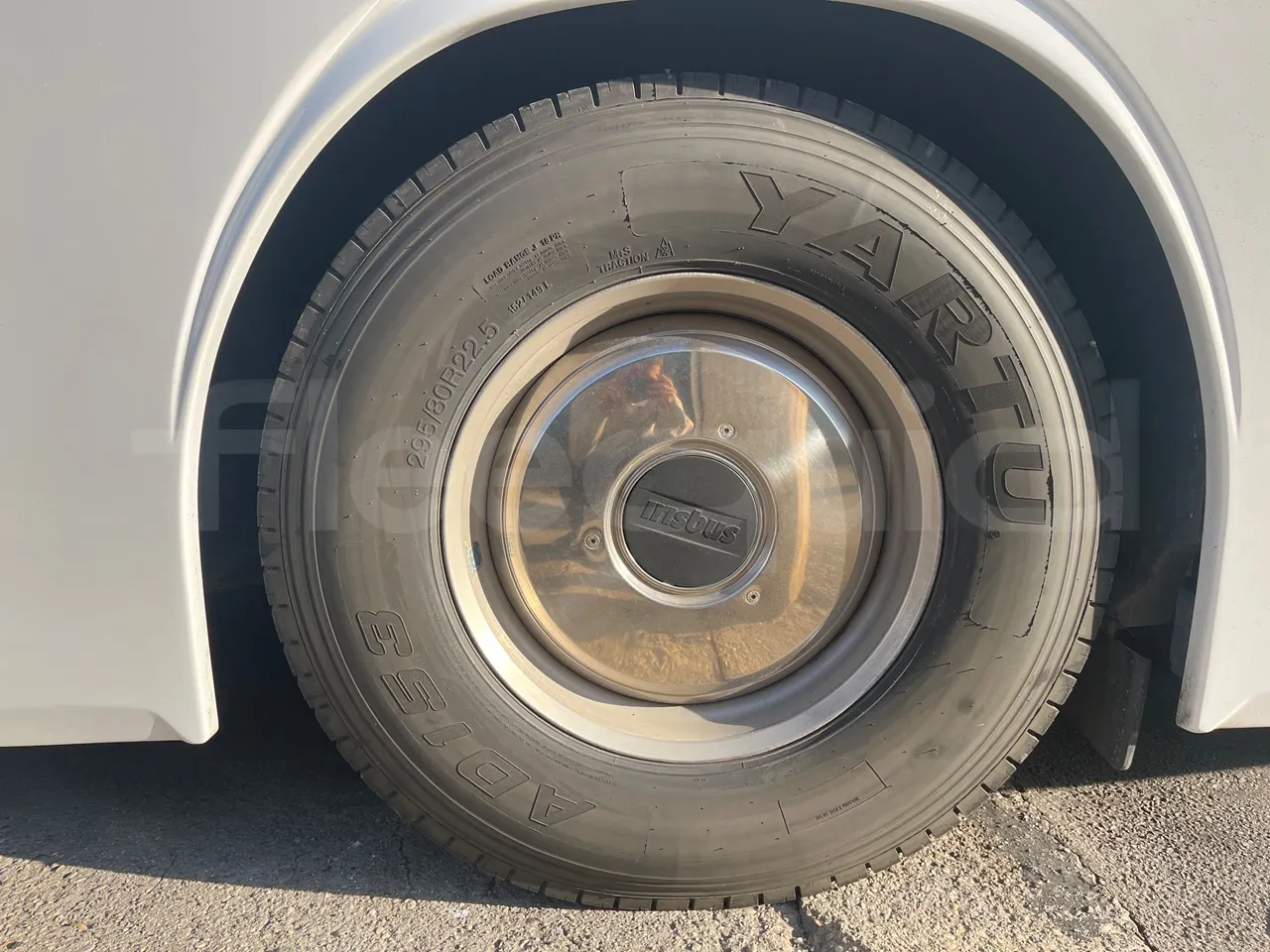 Irisbus New Domino 397E/12.4  - Euro4 - 331kW - 12.410mt - rear left tire photo